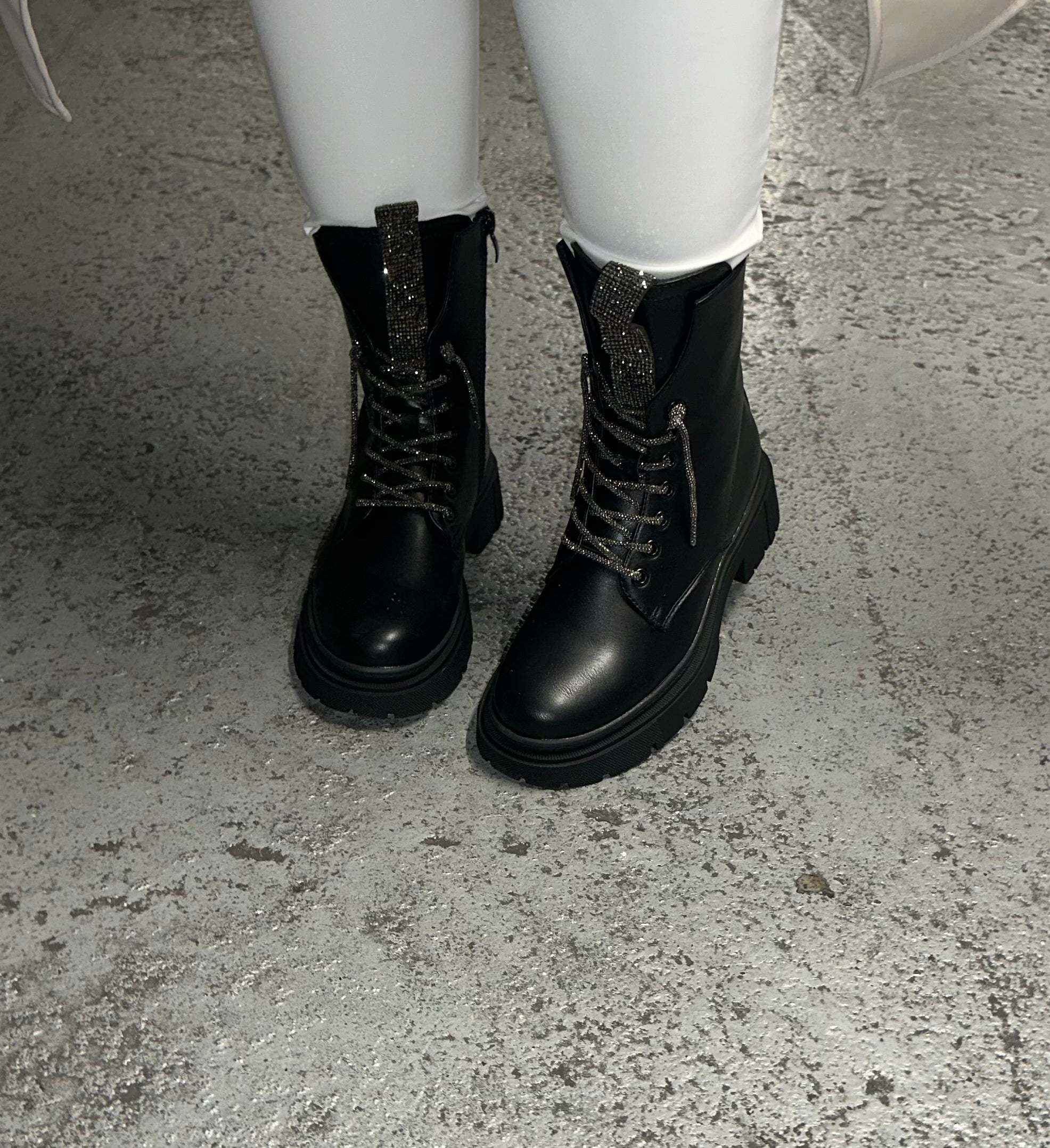 Boots with shiny details