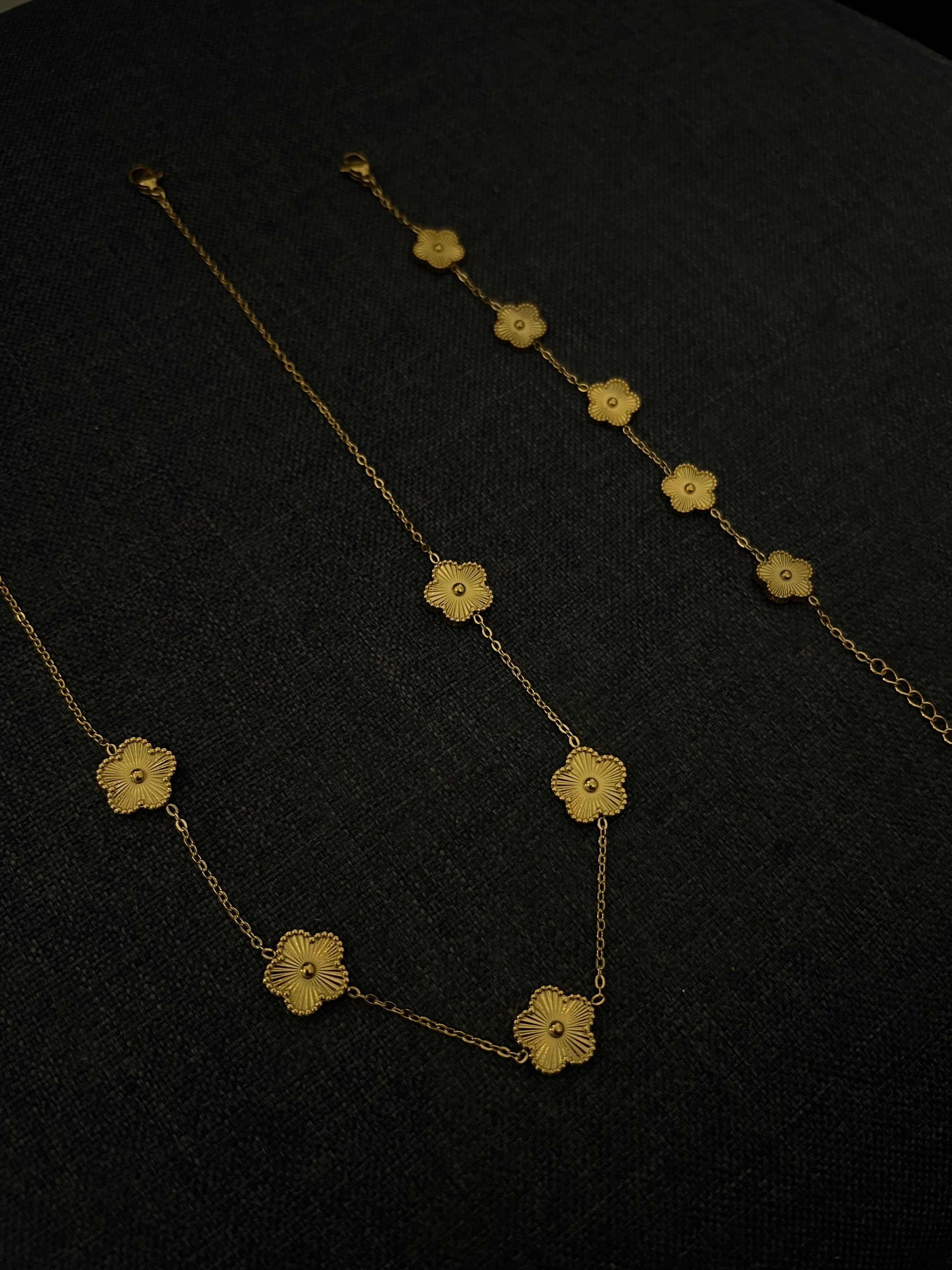 Clover charm sets